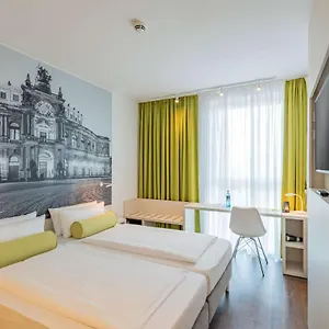 Super 8 By Wyndham Dresden