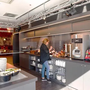 ホテル Meininger Zentrum